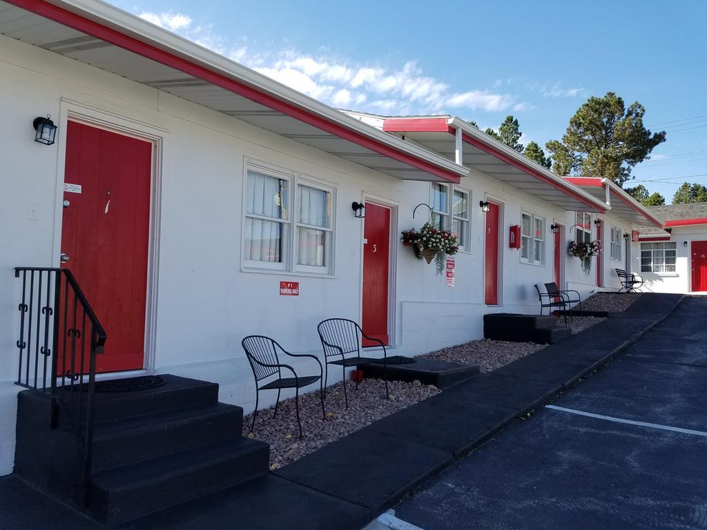 Rocket Motel Custer Exterior photo