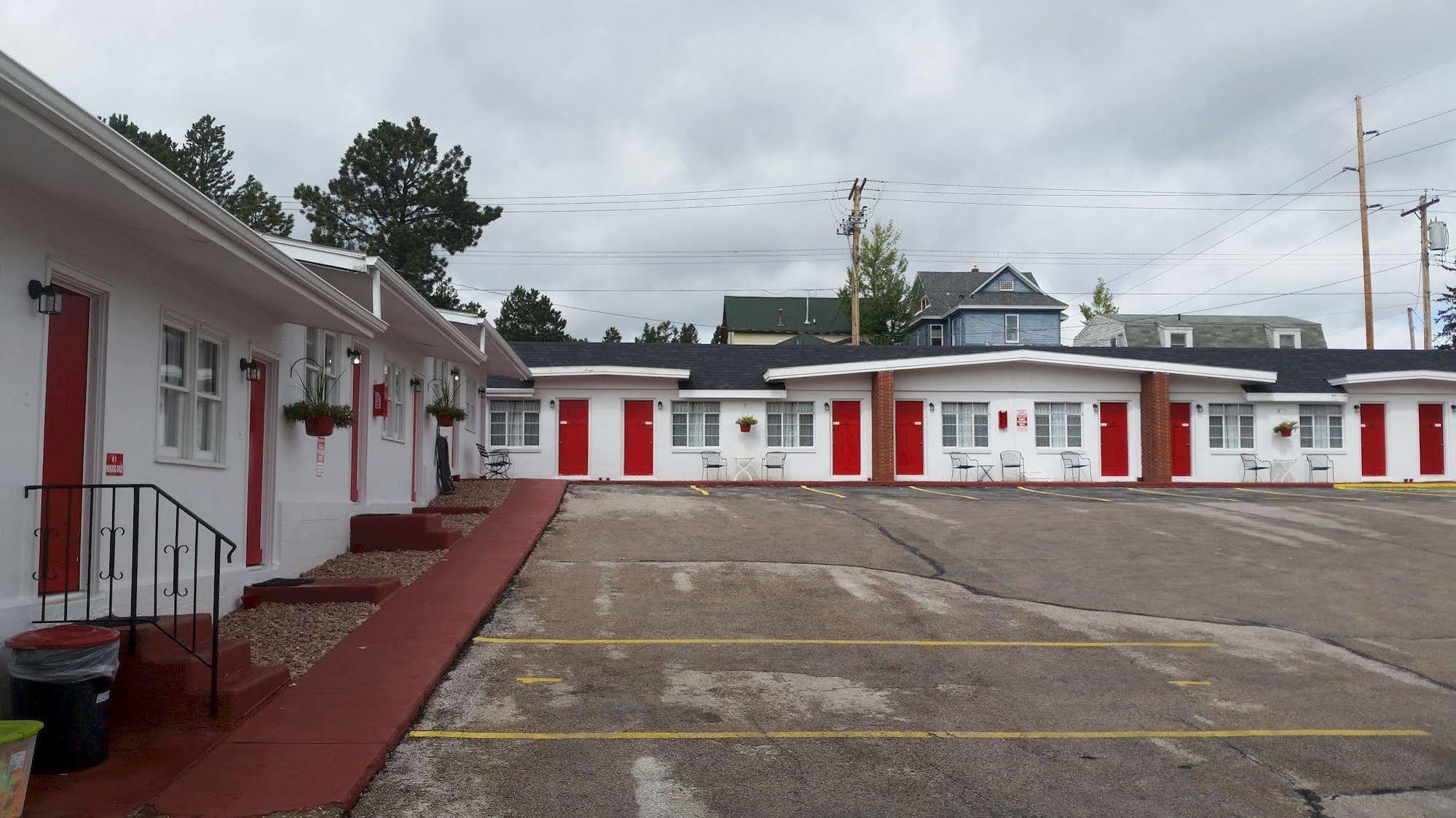 Rocket Motel Custer Exterior photo